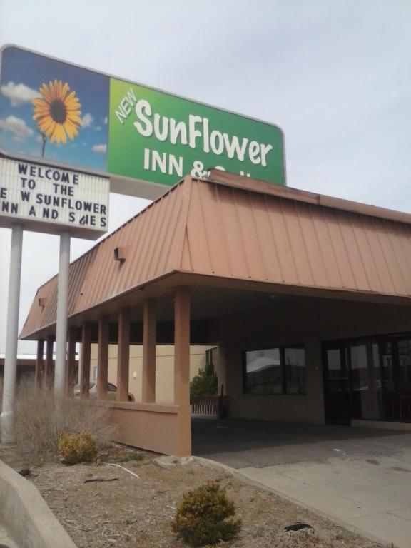 Sunflower Inn & Suites - การ์เดนซิตี้ ภายนอก รูปภาพ